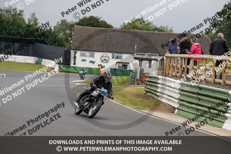 Vintage motorcycle club;eventdigitalimages;mallory park;mallory park trackday photographs;no limits trackdays;peter wileman photography;trackday digital images;trackday photos;vmcc festival 1000 bikes photographs